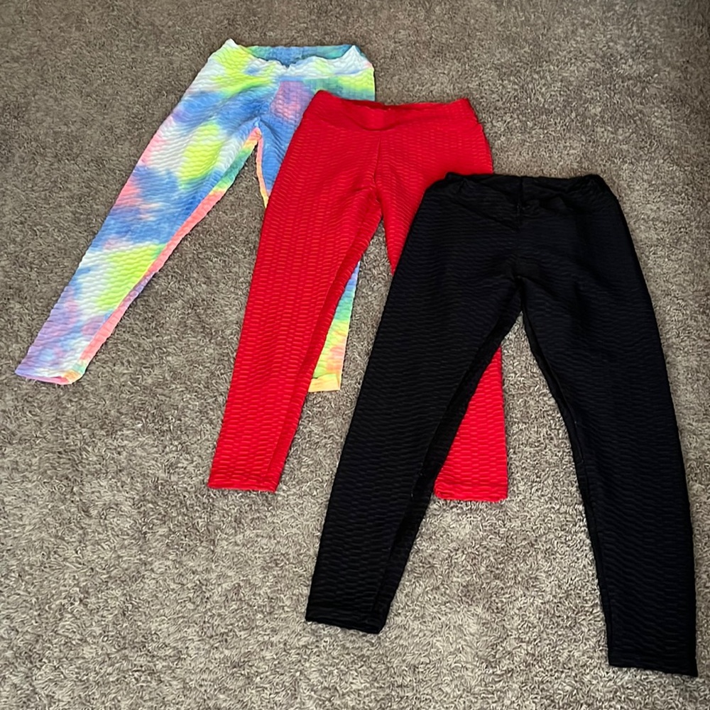 SOLD Scrunch butt leggings bundle x3
